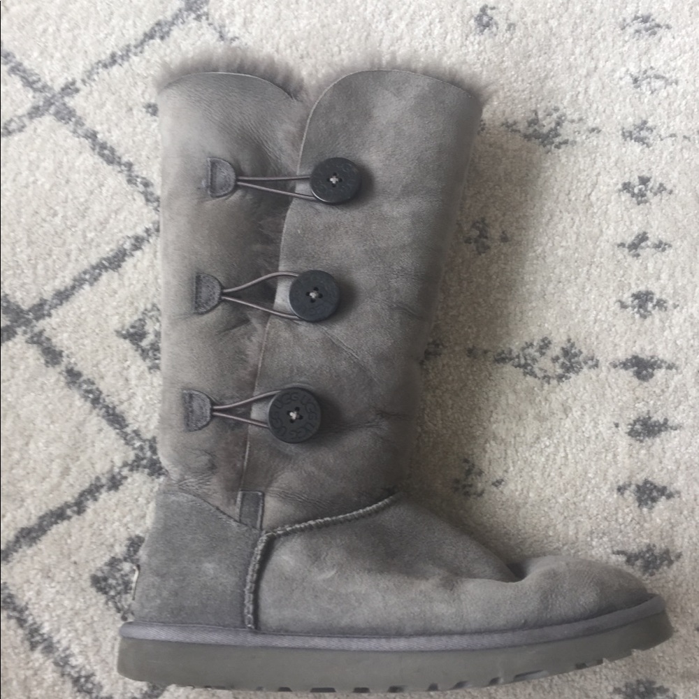 Tall Grey Uggs (sz. 9)